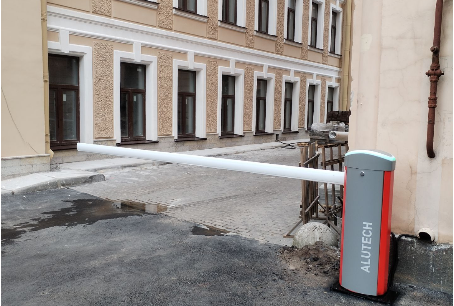 Автоматический шлагбаум 