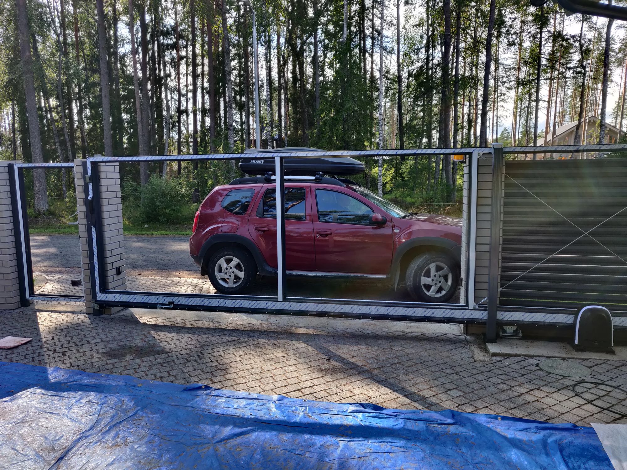 Откатные ворота с автоматикой и калиткой