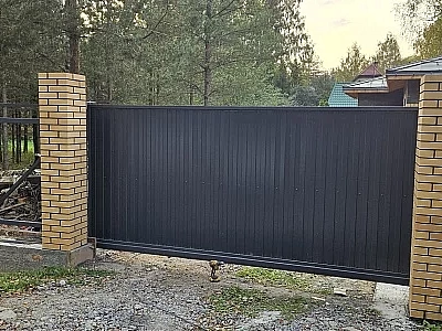 Откатные ворота для дачи 4000х2000 мм RAL 7016