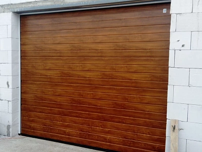Гаражные секционные ворота Алютех Trend 2500x2250 мм Golden oak